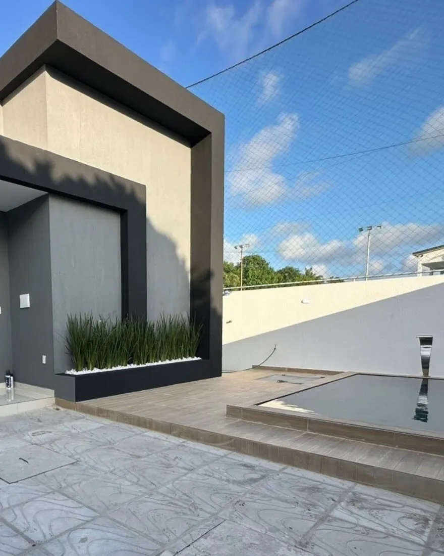 Fachada de casa nova com piscina no Gramame